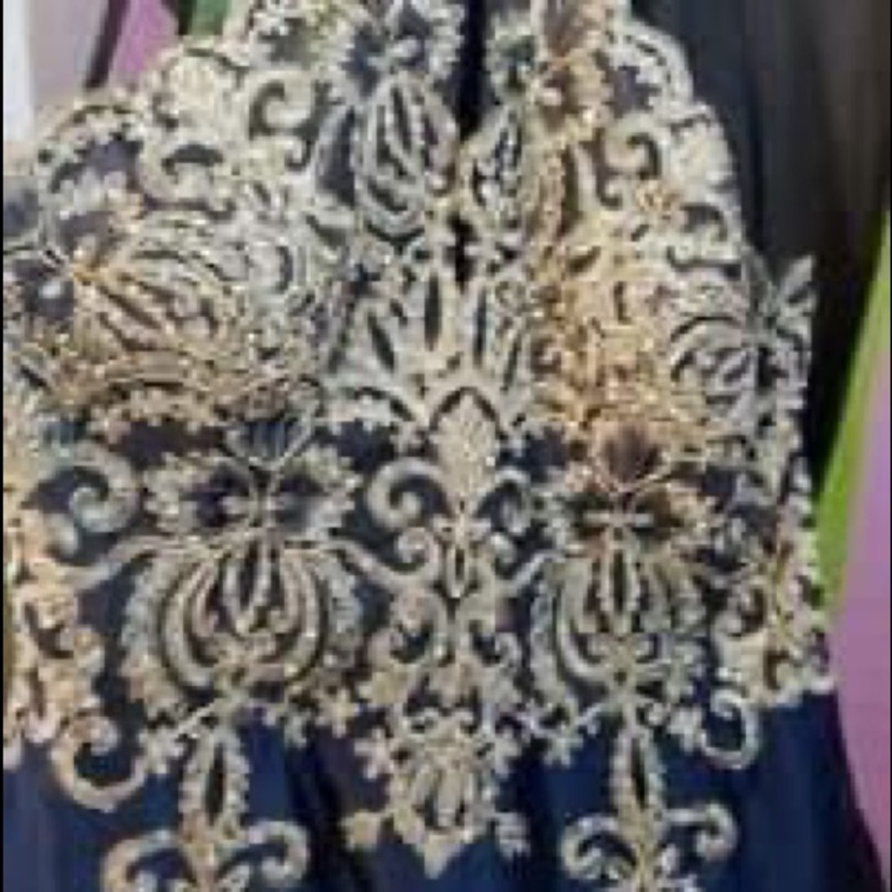 Dress - Picture 7 of 8